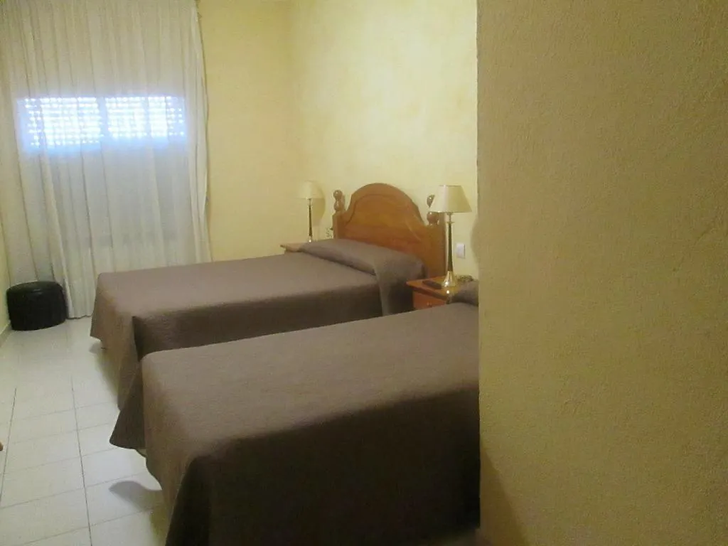 Pensio L'Avi Pep Guest House Saus 3*,