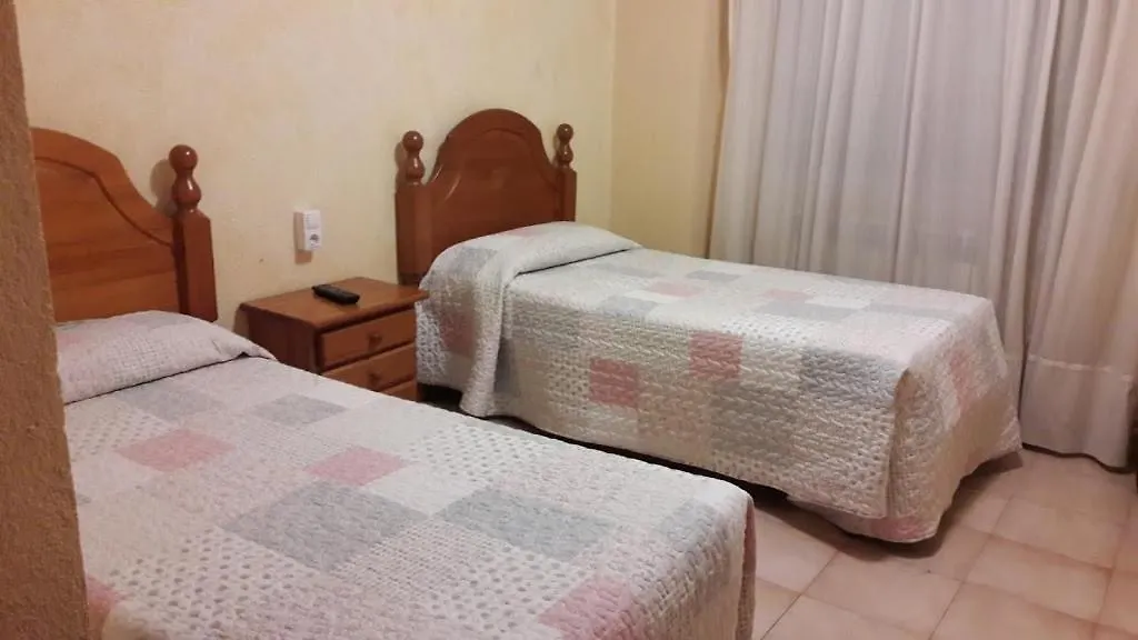 Pensio L'Avi Pep Guest House Saus